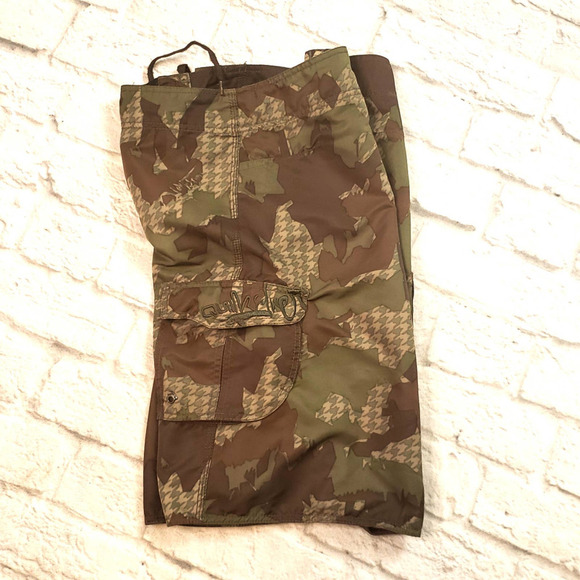 Quiksilver men's Camo Boardshorts size 32 - Picture 4 of 5